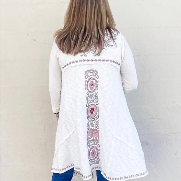 NWT Paparazzi Beautifully Embroidered Vest - Picture 2 of 9